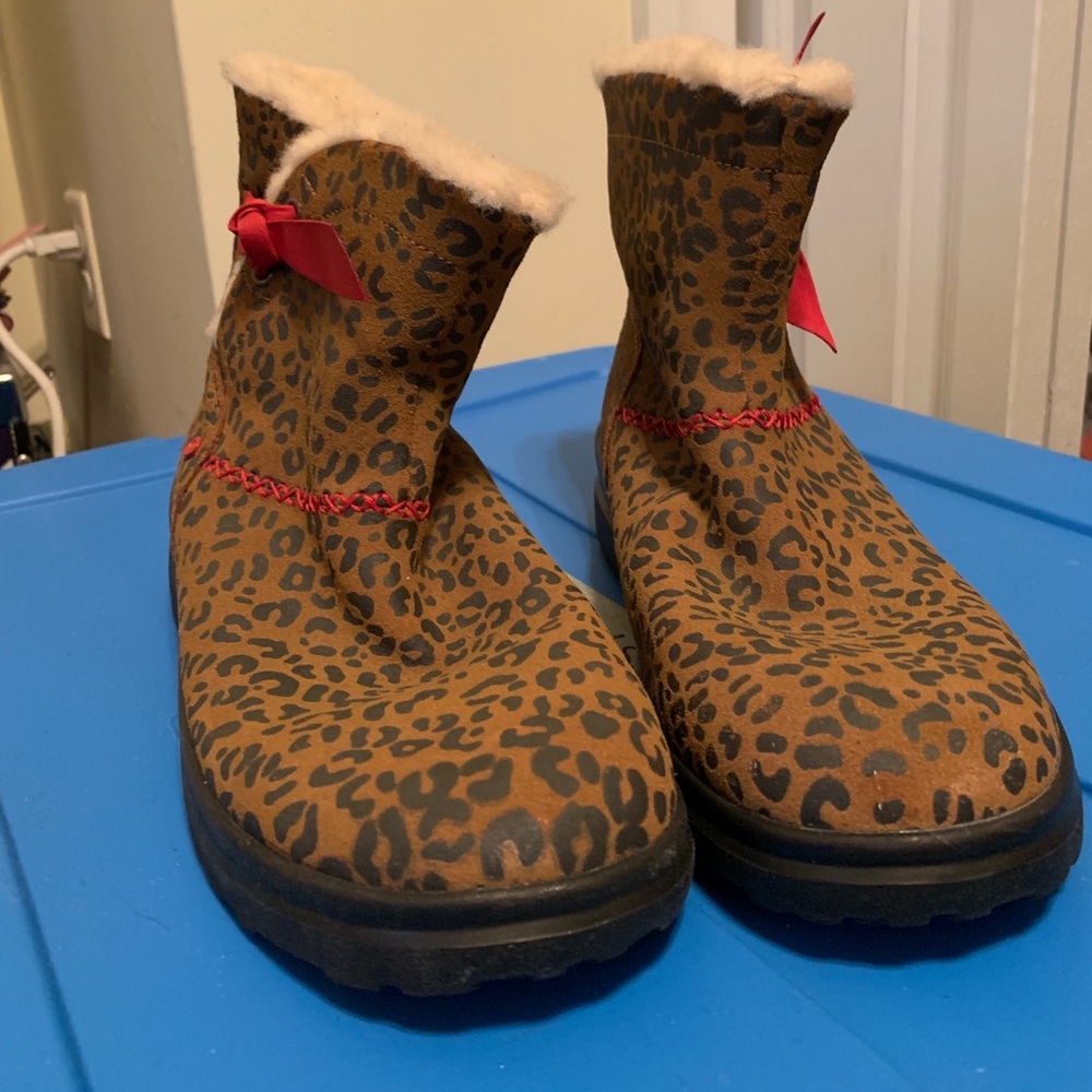 I Heart Ugg Cheetah Print Ugg Boots - Size 9 - image 2